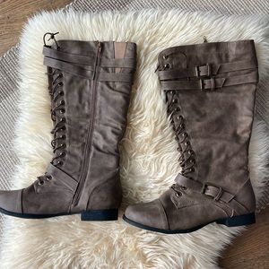 Size 11w boots. Just below the knee boots
